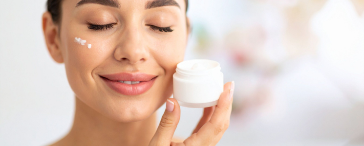 The Best Way to Apply Moisturizer For Dry Skin