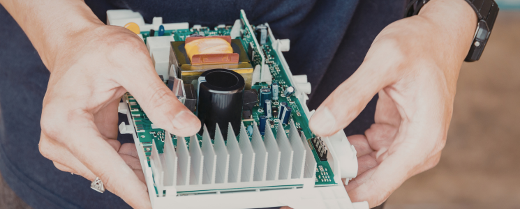 How Surface Mount Technology Components Reduce PCB Assembly Costs for Electronics Manufacturers